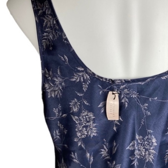 NWT Victoria's Secret Sleeveless Silk Shell / Blue Batik Size L - Picture 5 of 7